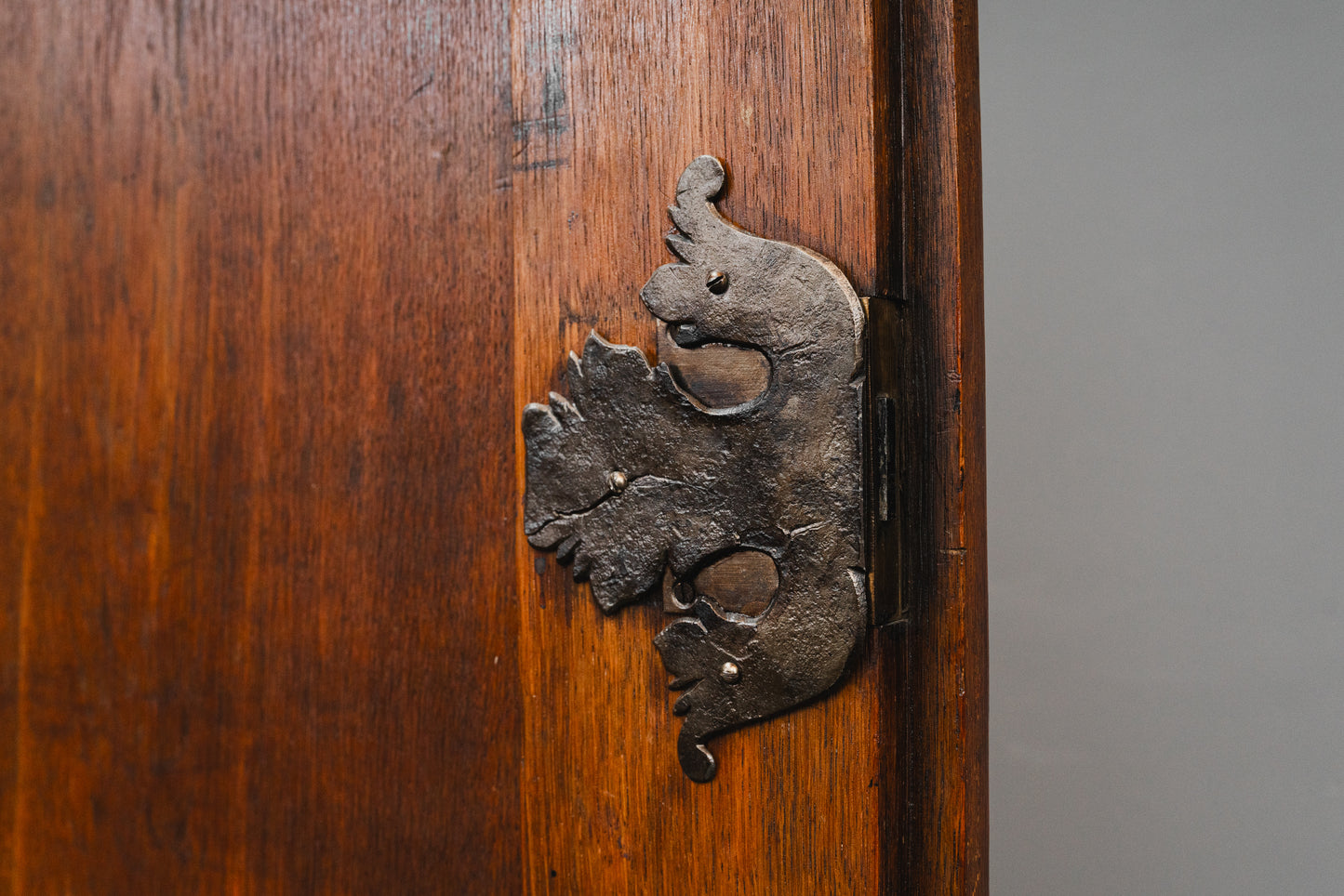 Barock Aufsatzschrank in Eiche - Mitte des 18.Jahrhunderts