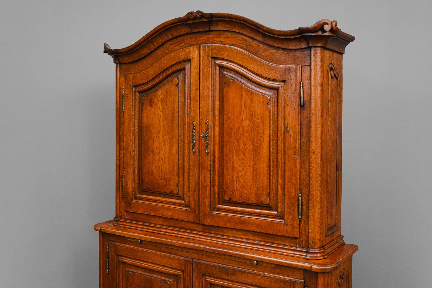 Barock Aufsatzschrank in Eiche - Mitte des 18.Jahrhunderts