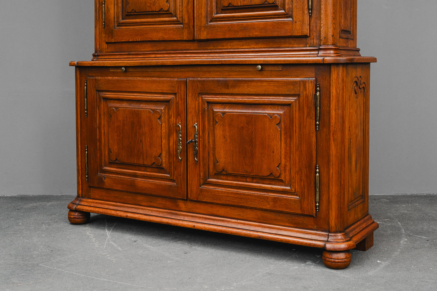 Barock Aufsatzschrank in Eiche - Mitte des 18.Jahrhunderts