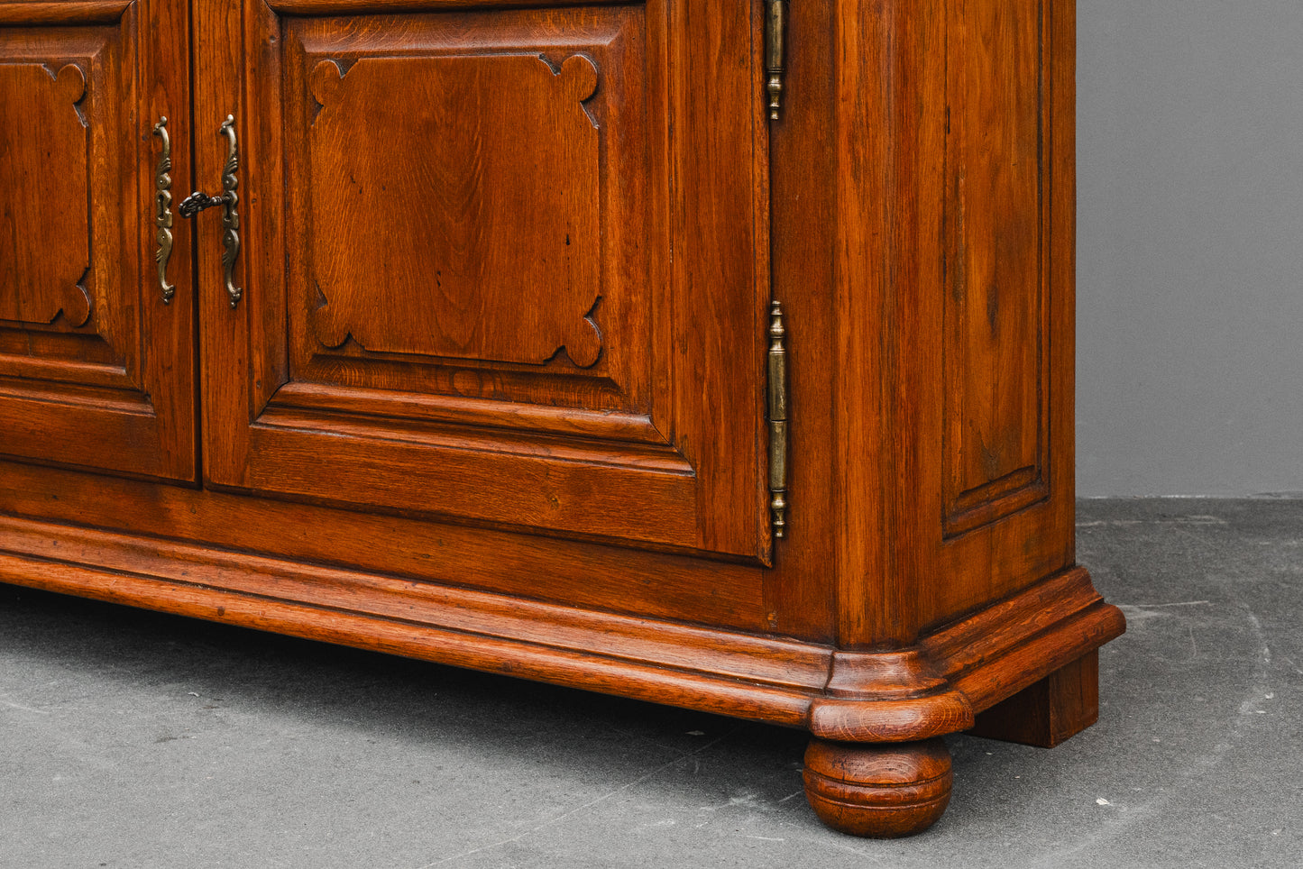 Barock Aufsatzschrank in Eiche - Mitte des 18.Jahrhunderts