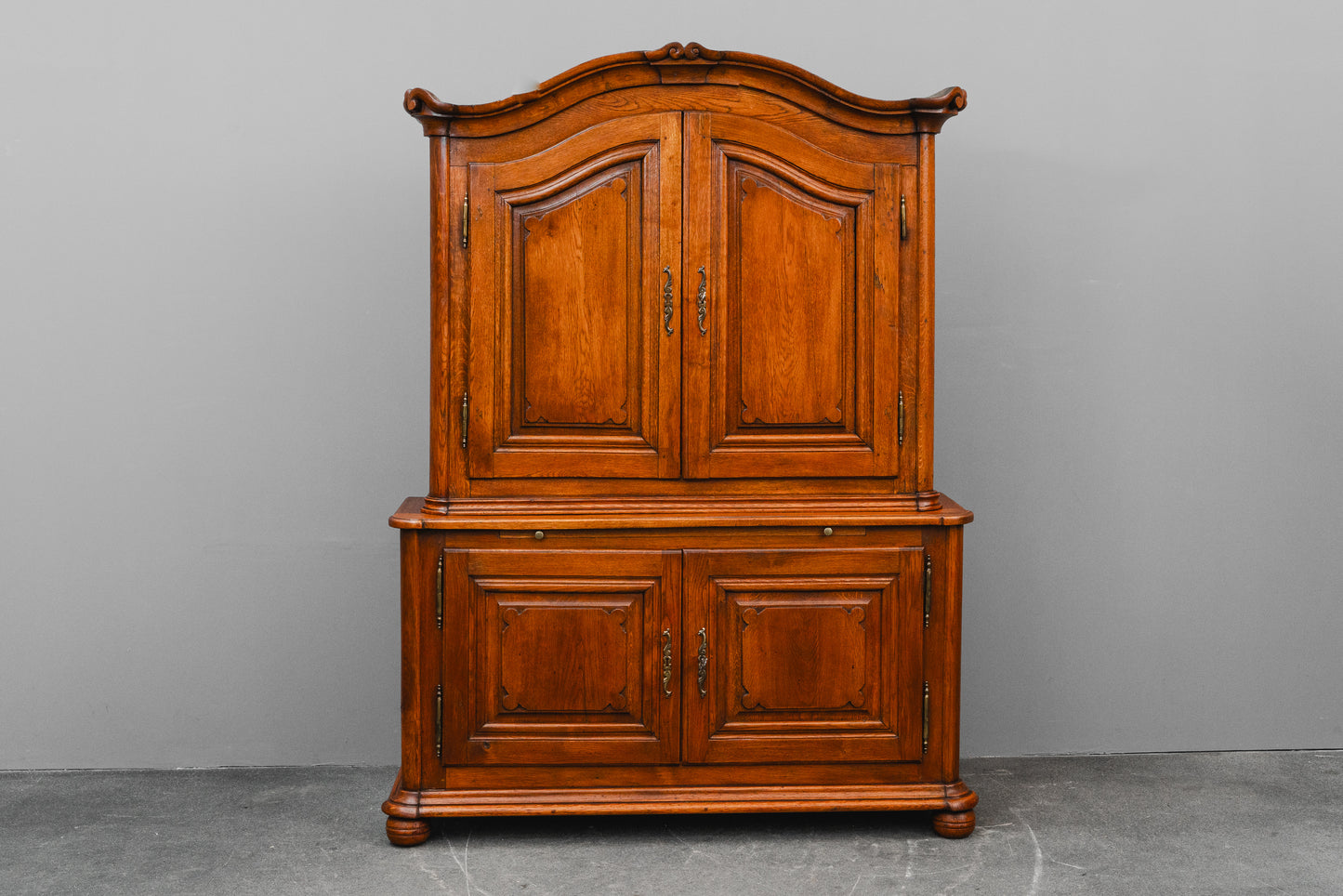 Barock Aufsatzschrank in Eiche - Mitte des 18.Jahrhunderts