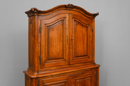 Barock Aufsatzschrank in Eiche - Mitte des 18.Jahrhunderts