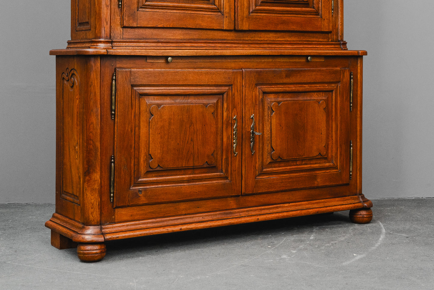 Barock Aufsatzschrank in Eiche - Mitte des 18.Jahrhunderts