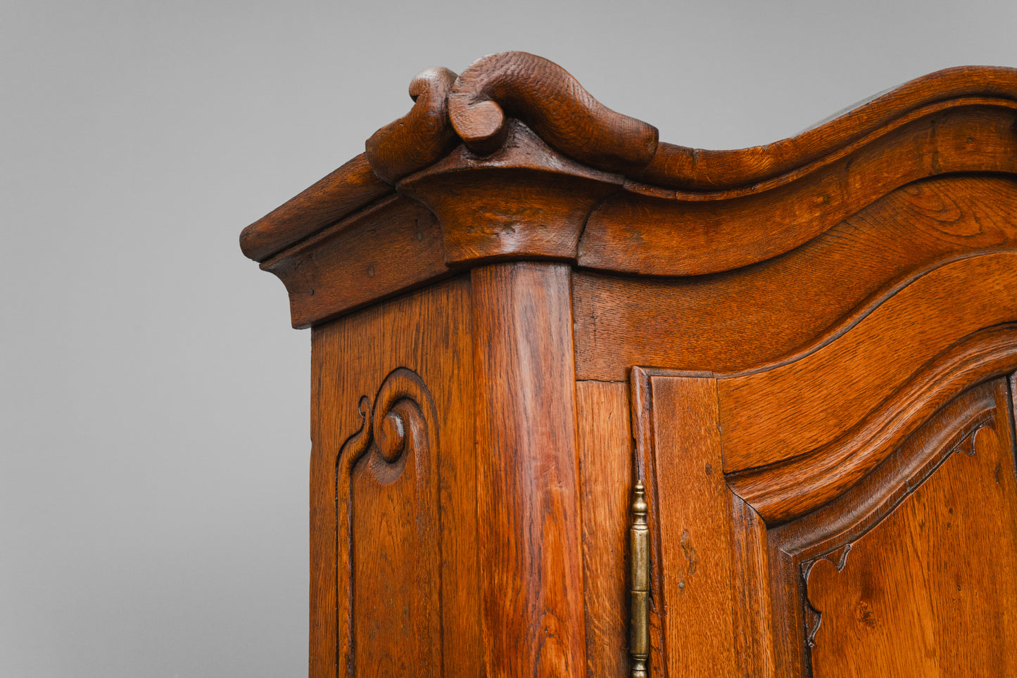 Barock Aufsatzschrank in Eiche - Mitte des 18.Jahrhunderts