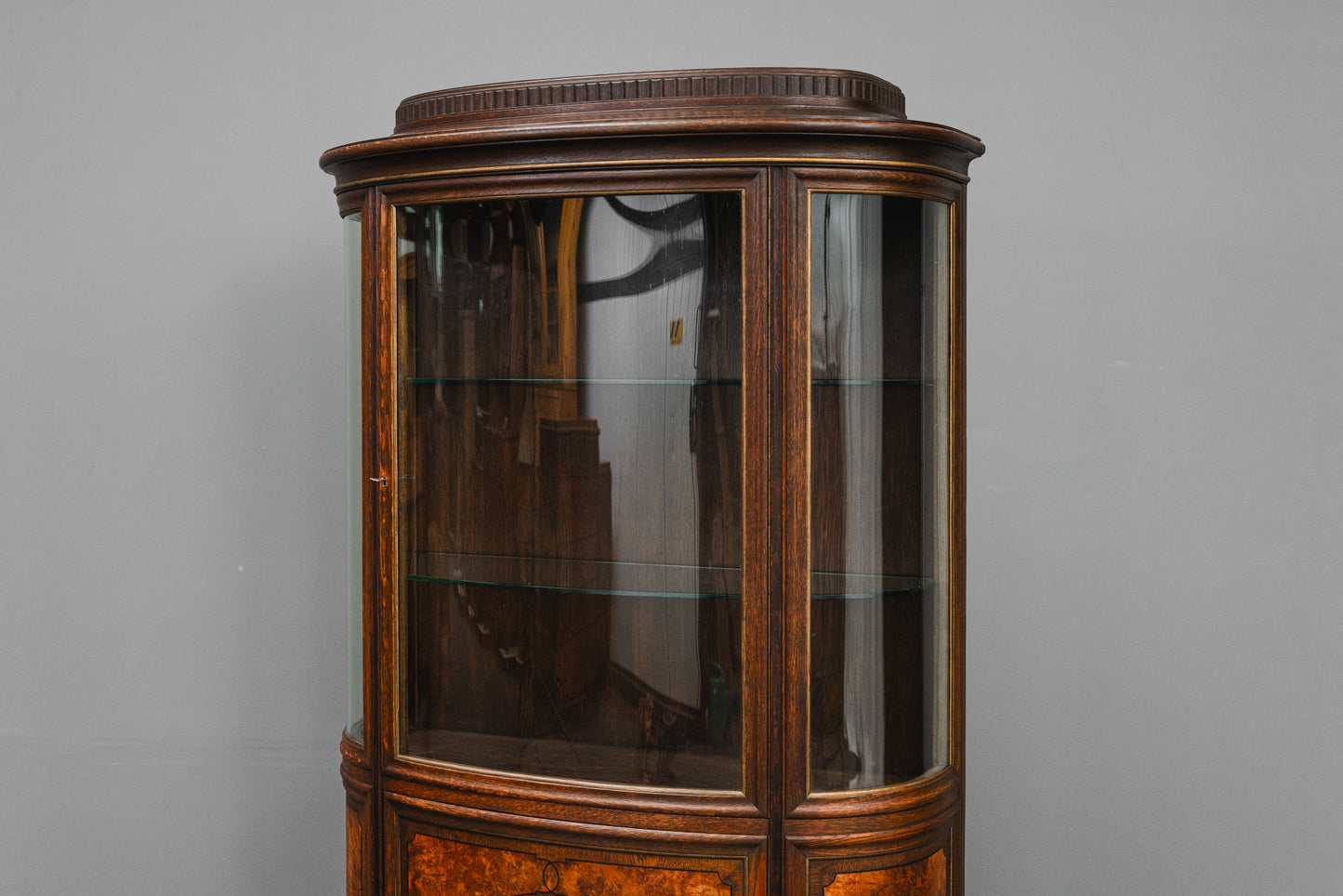 Jugendstil Vitrinenschrank in Eiche - Anfang des 20.Jahrhunderts