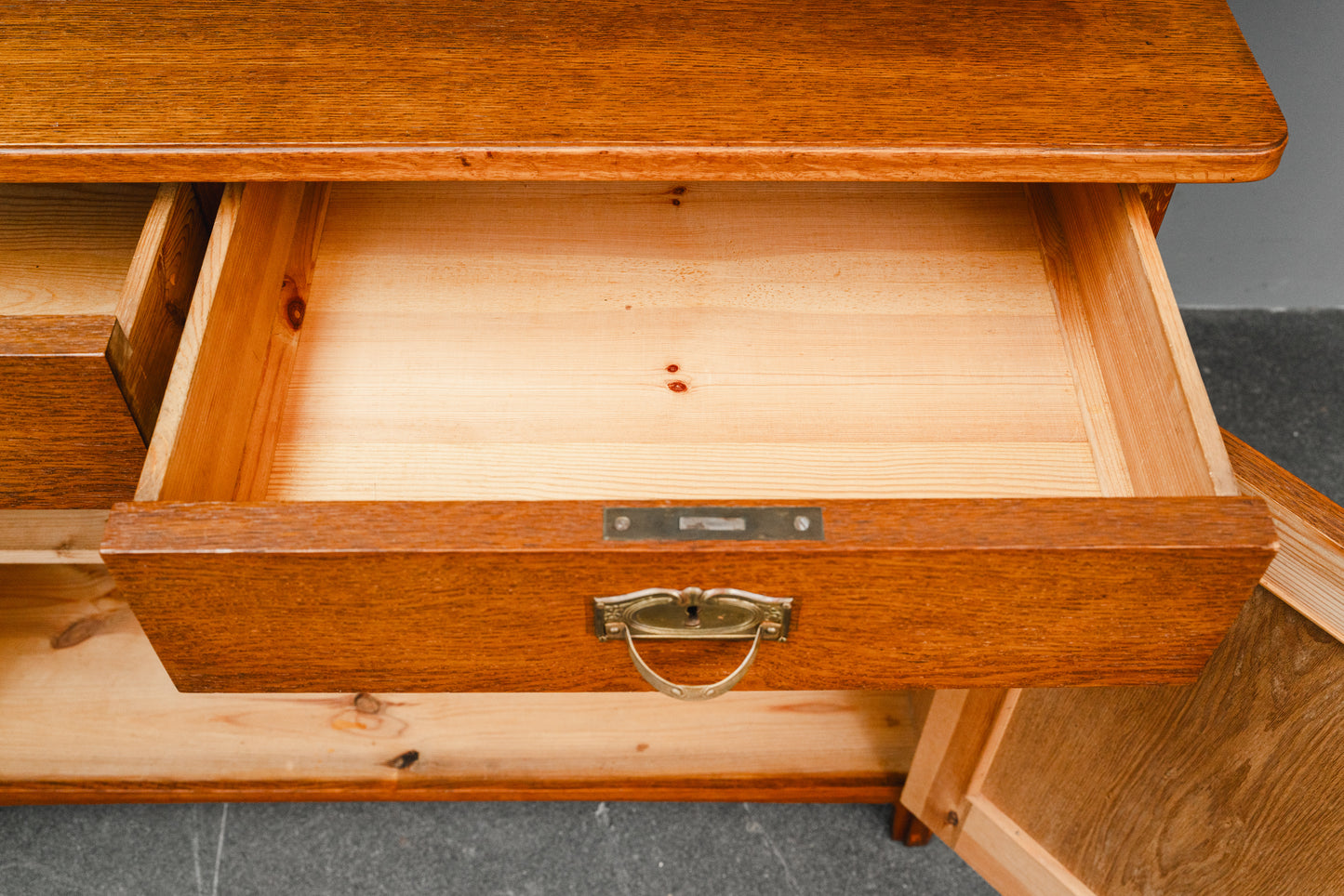 Jugendstil Buffetschrank in Eiche - Anfang des 20.Jahrhunderts