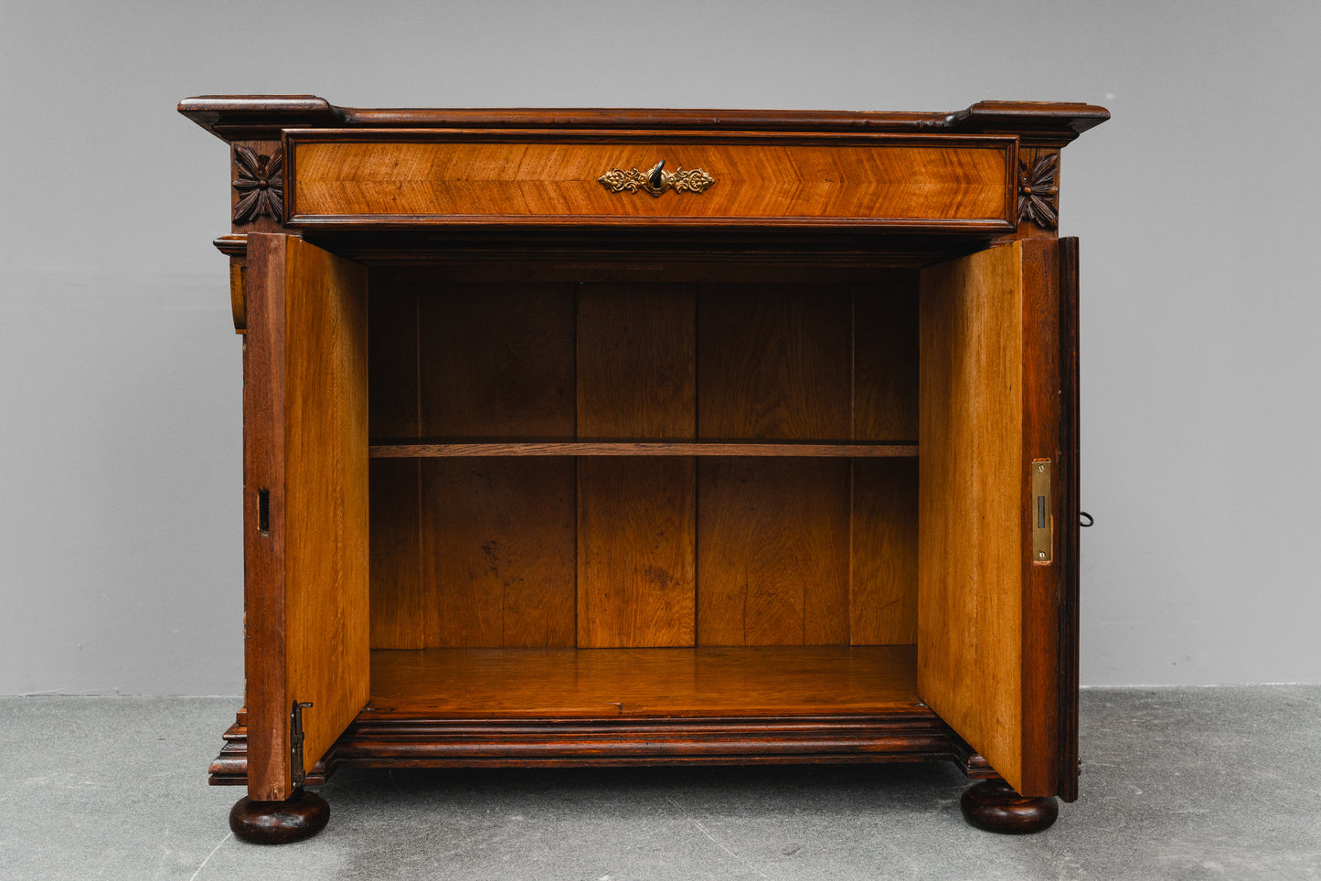 Gründerzeit Halbschrank in Nussbaum - Ende des 19.Jahrhunderts