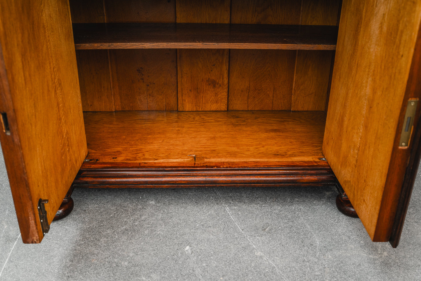 Gründerzeit Halbschrank in Nussbaum - Ende des 19.Jahrhunderts