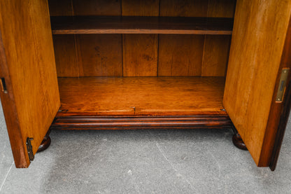 Gründerzeit Halbschrank in Nussbaum - Ende des 19.Jahrhunderts