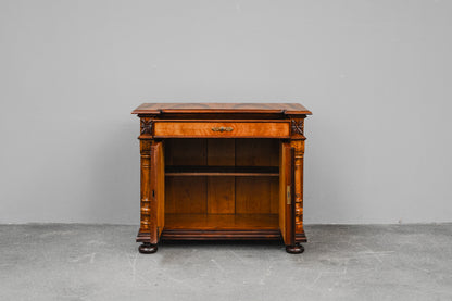 Gründerzeit Halbschrank in Nussbaum - Ende des 19.Jahrhunderts