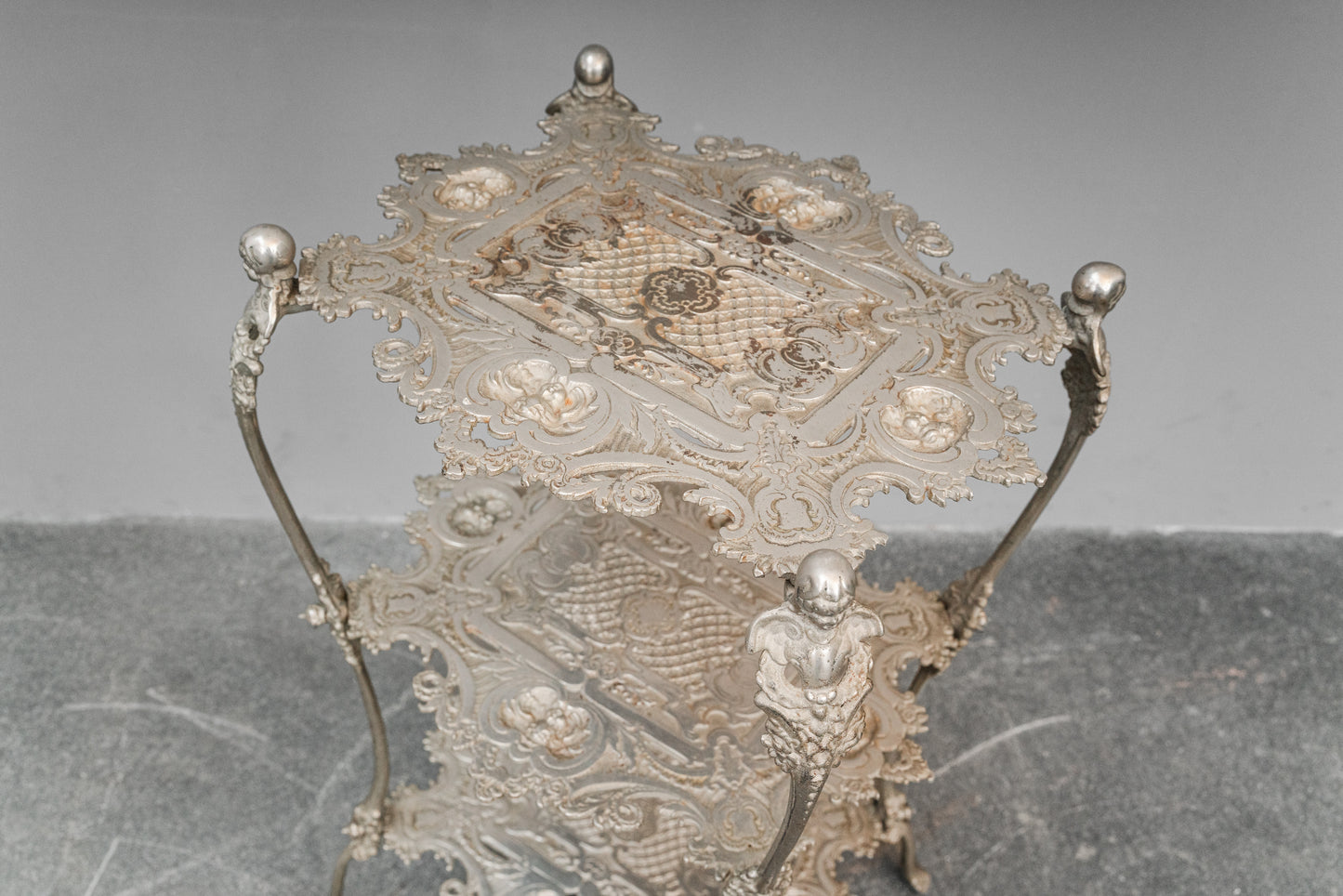 Historismus Beistelltisch aus Gusseisen - um 1900