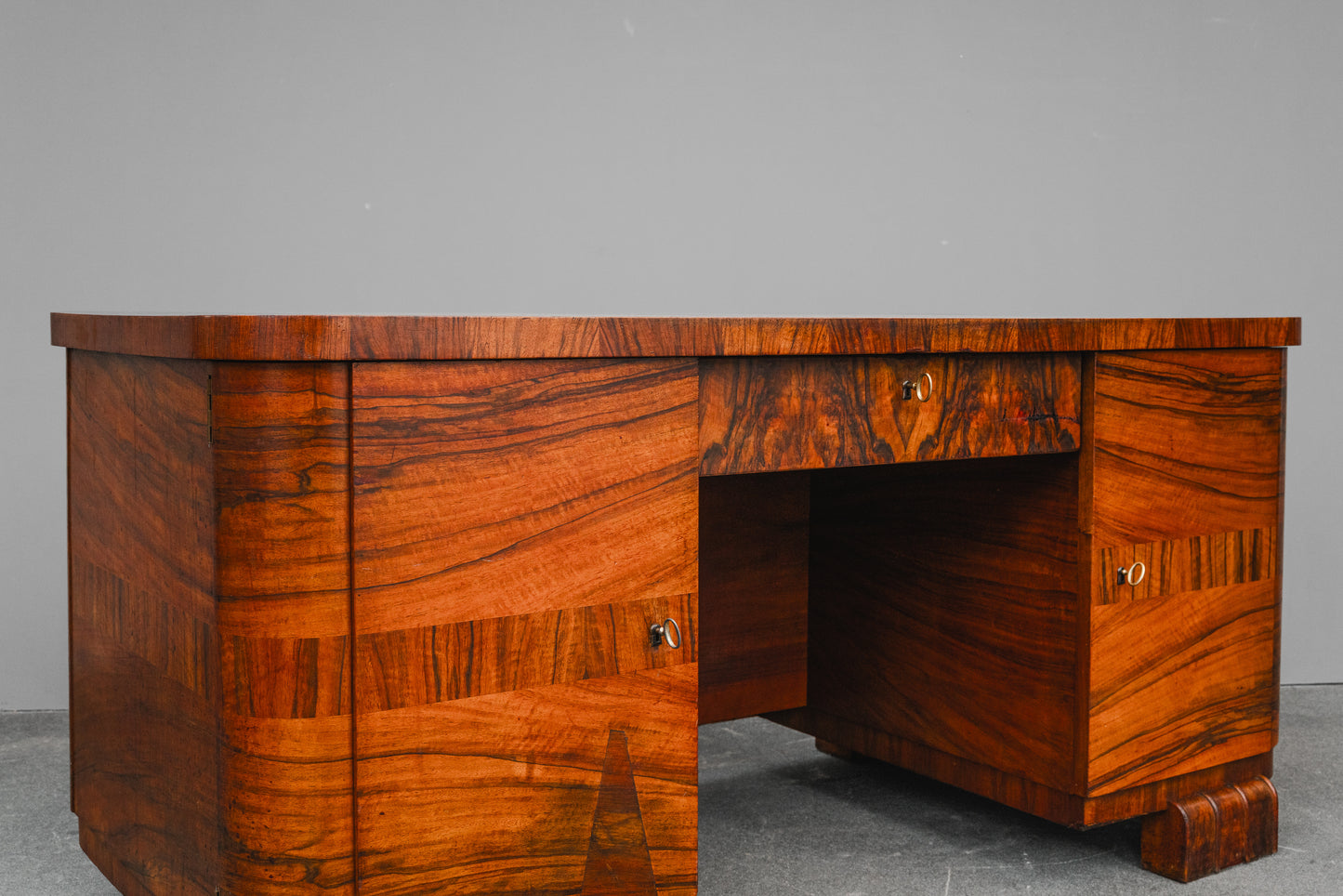 Art Déco Schreibtisch in Nussbaum - um 1930