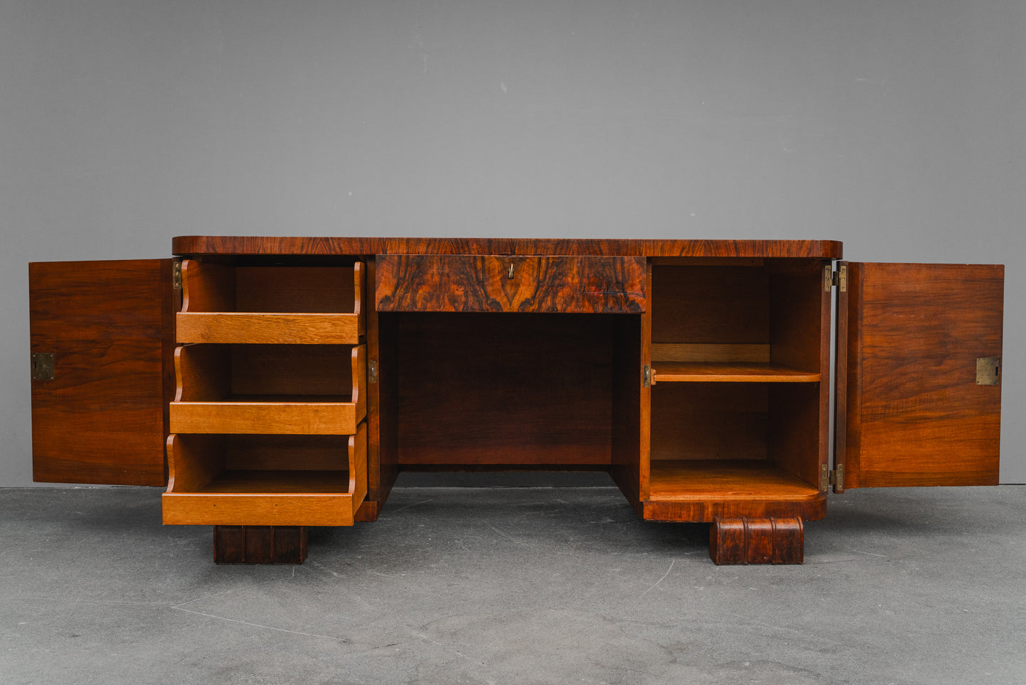 Art Déco Schreibtisch in Nussbaum - um 1930