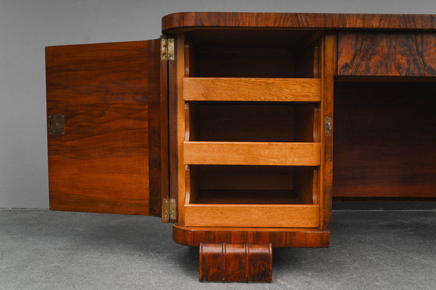 Art Déco Schreibtisch in Nussbaum - um 1930