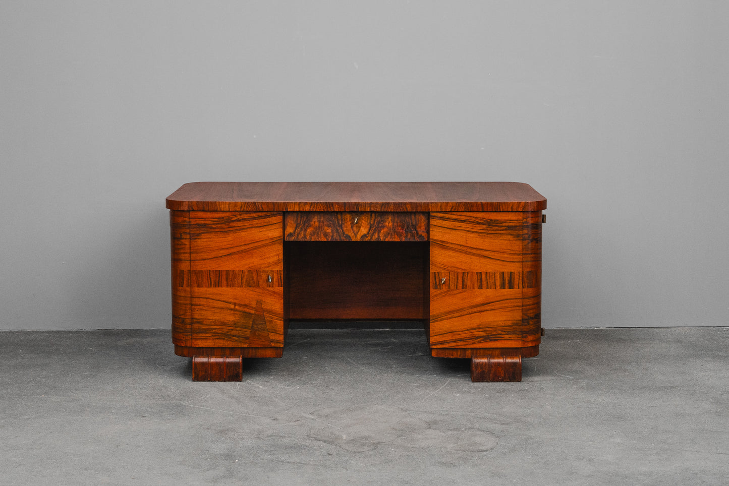Art Déco Schreibtisch in Nussbaum - um 1930