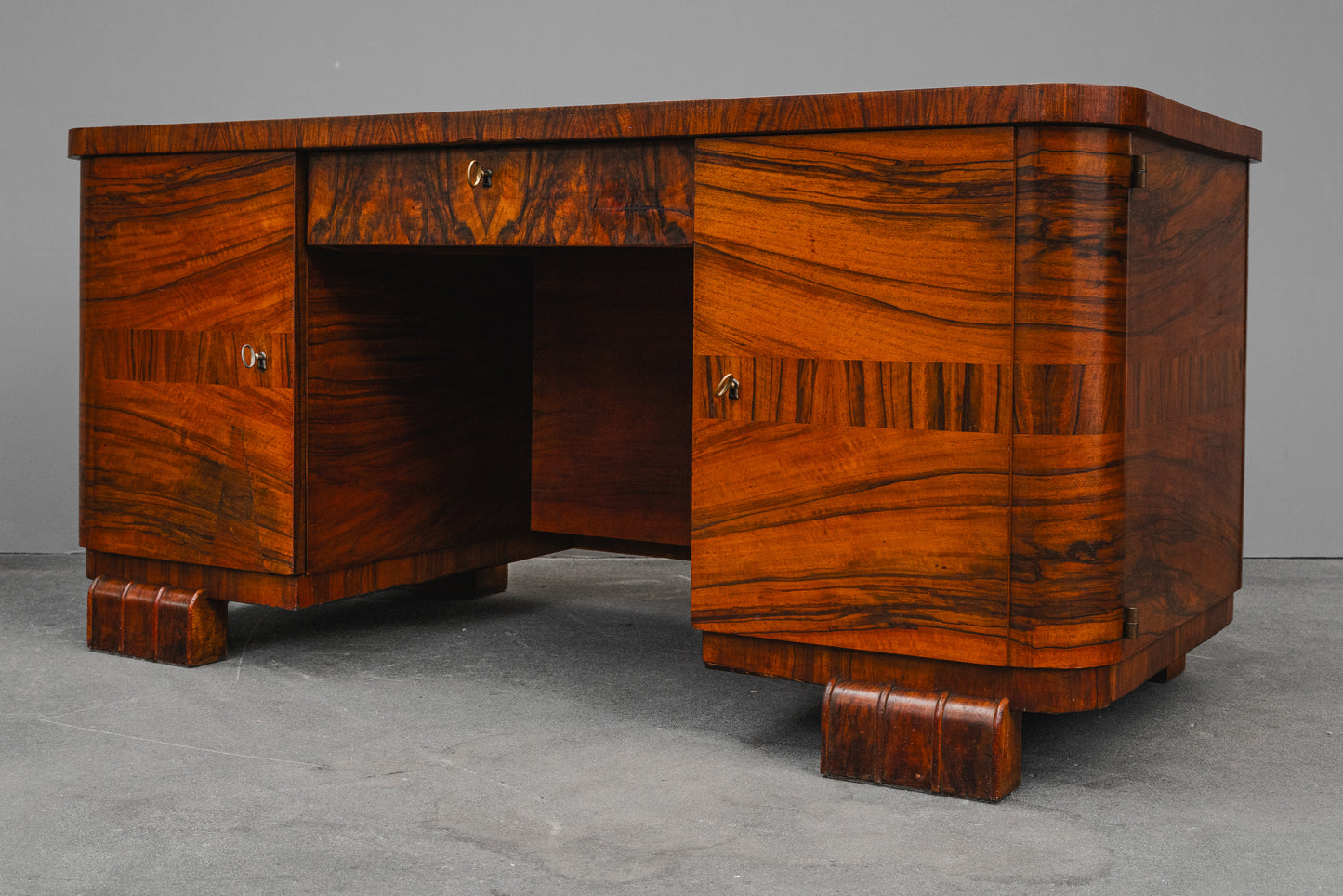 Art Déco Schreibtisch in Nussbaum - um 1930
