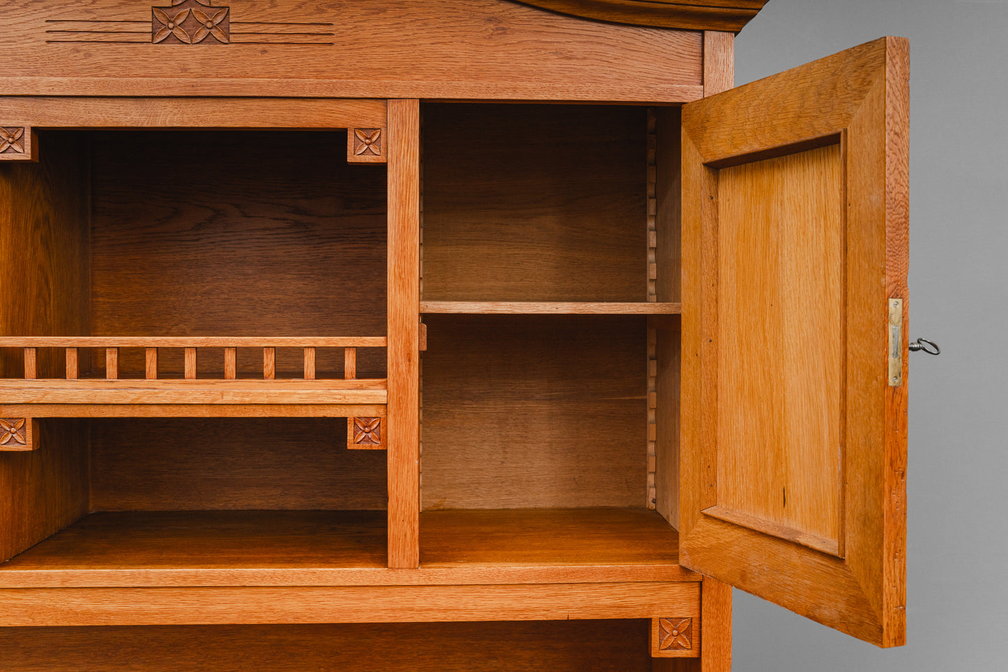 Jugendstil Buffetschrank in Eiche - Anfang des 20.Jahrhunderts