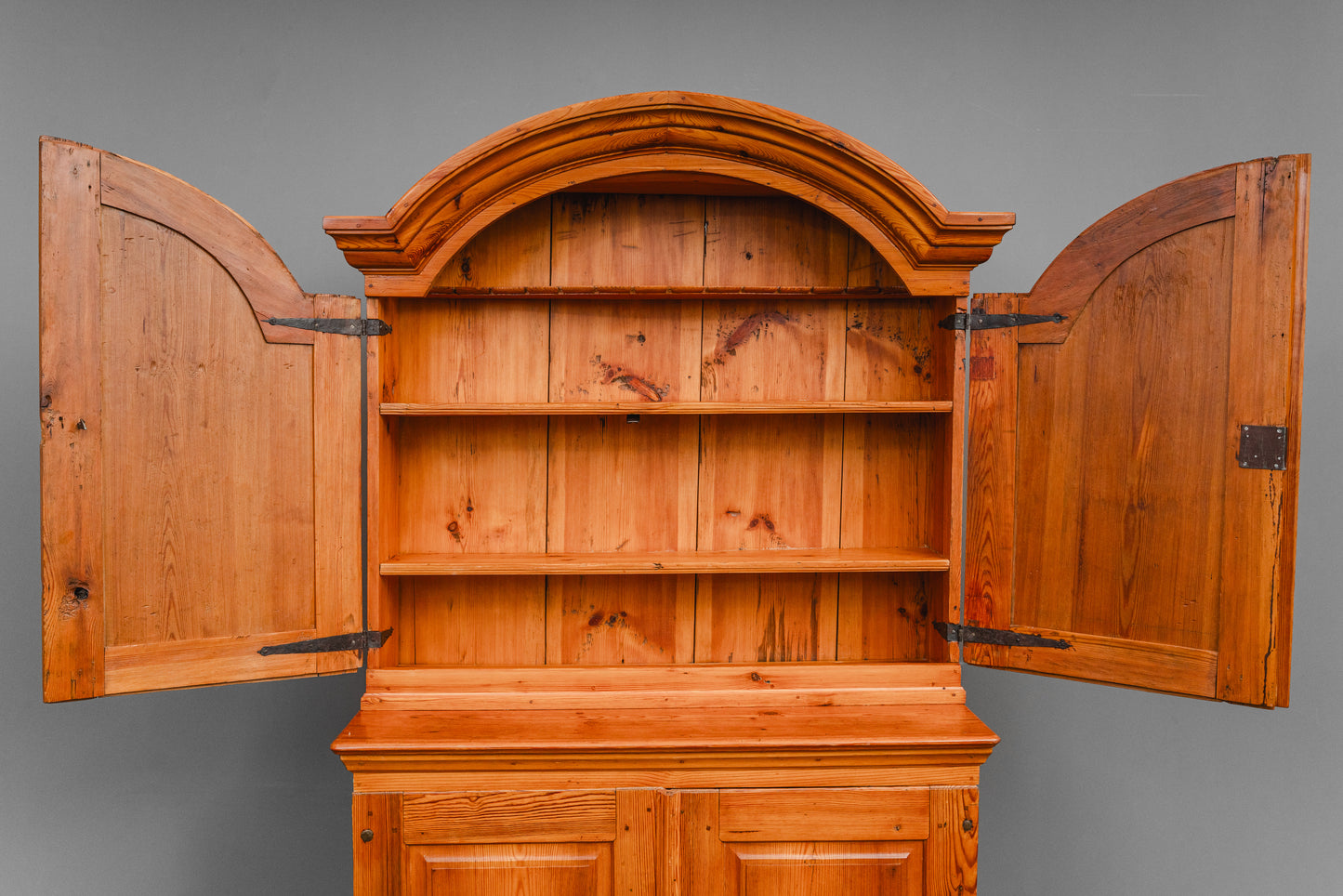 Barock Aufsatzschrank in Kiefer - aus dem 18.Jahrhundert