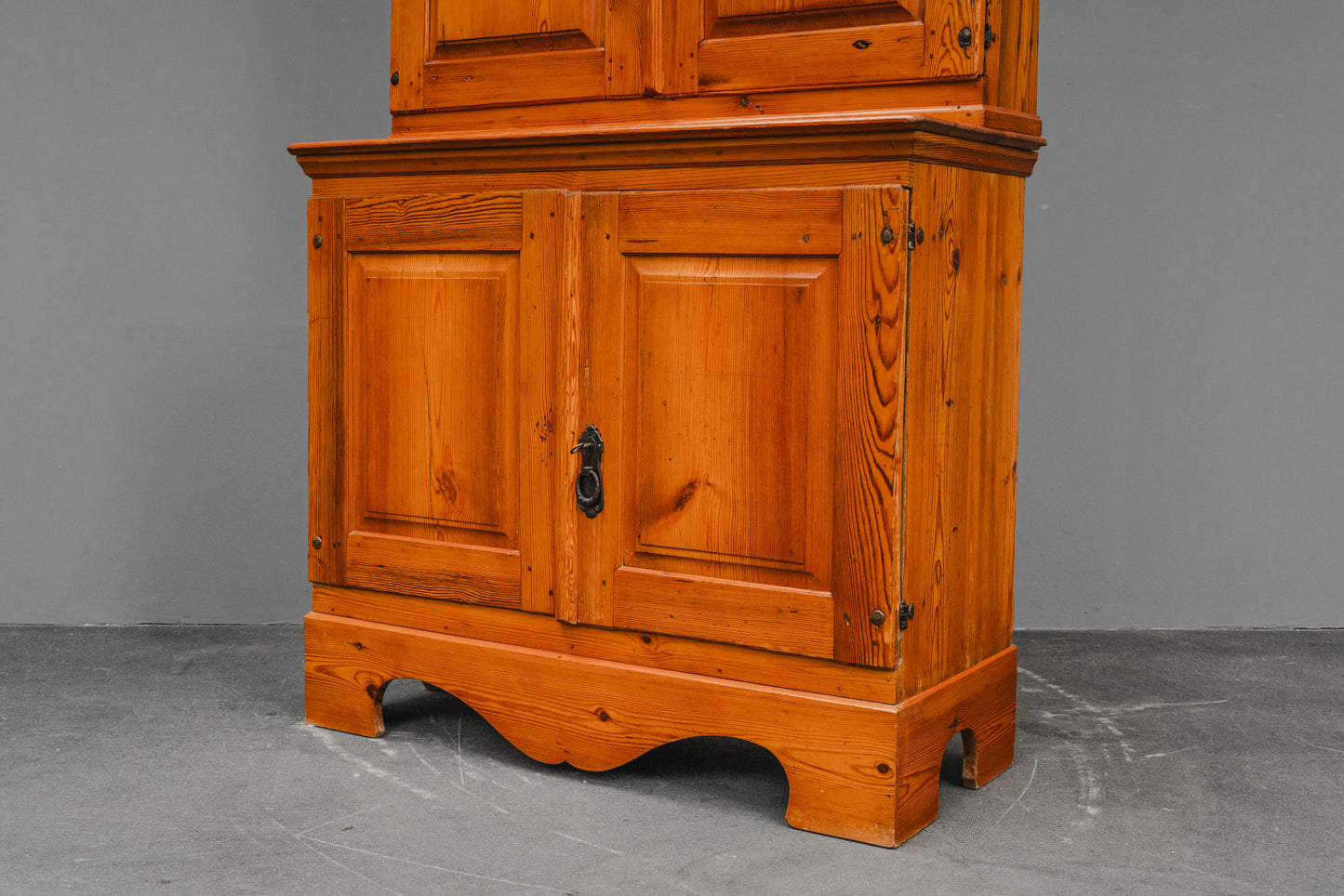 Barock Aufsatzschrank in Kiefer - aus dem 18.Jahrhundert