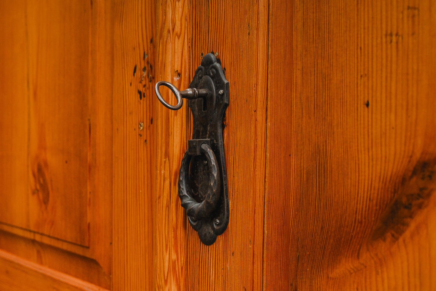 Barock Aufsatzschrank in Kiefer - aus dem 18.Jahrhundert
