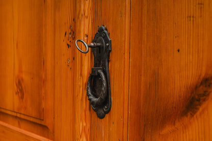 Barock Aufsatzschrank in Kiefer - aus dem 18.Jahrhundert