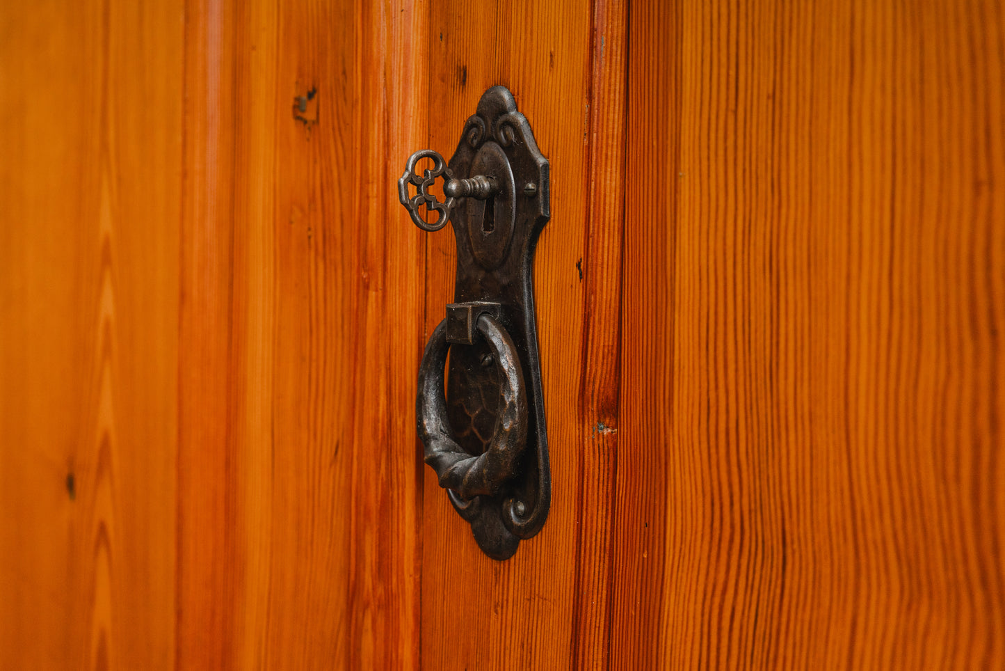 Barock Aufsatzschrank in Kiefer - aus dem 18.Jahrhundert