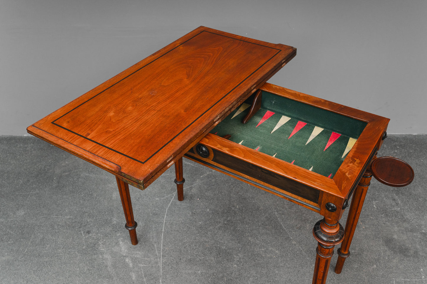 Gründerzeit Spieltisch / Backgammon-Tisch in Nussbaum - Ende des 19.Jahrhunderts