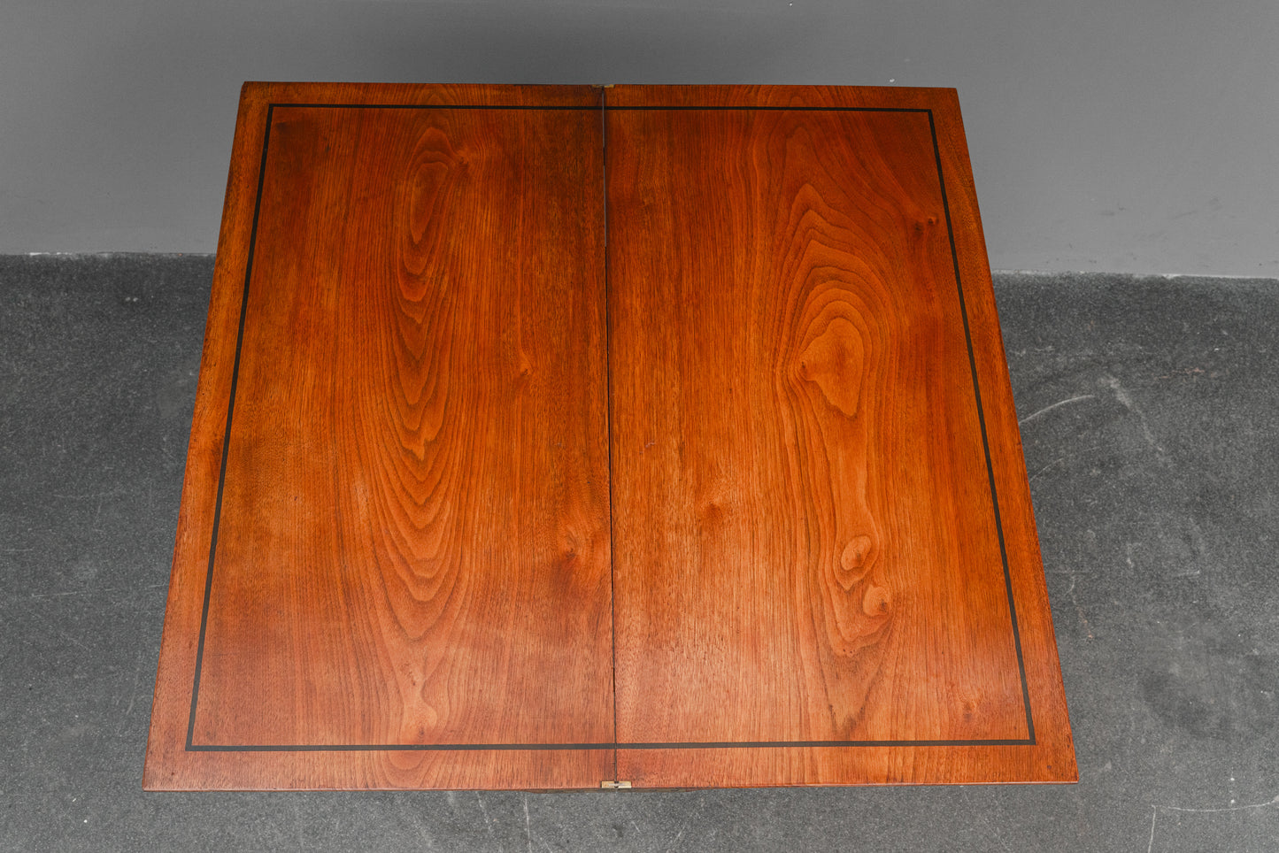 Gründerzeit Spieltisch / Backgammon-Tisch in Nussbaum - Ende des 19.Jahrhunderts