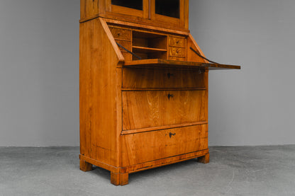 Biedermeier Schrägklappensekretär mit Vitrinenaufsatz in Ulme - 1.Hälfte des 19.Jahrhunderts