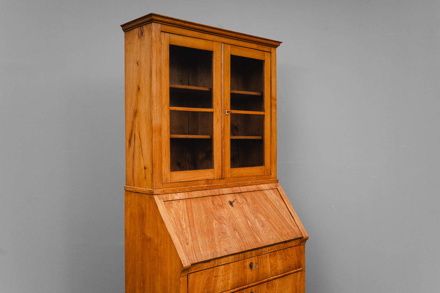 Biedermeier Schrägklappensekretär mit Vitrinenaufsatz in Ulme - 1.Hälfte des 19.Jahrhunderts