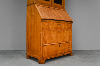 Biedermeier Schrägklappensekretär mit Vitrinenaufsatz in Ulme - 1.Hälfte des 19.Jahrhunderts