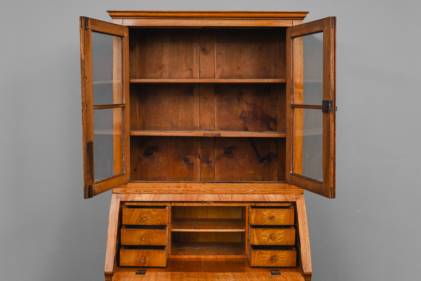 Biedermeier Schrägklappensekretär mit Vitrinenaufsatz in Ulme - 1.Hälfte des 19.Jahrhunderts
