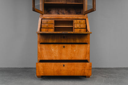 Biedermeier Schrägklappensekretär mit Vitrinenaufsatz in Ulme - 1.Hälfte des 19.Jahrhunderts