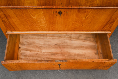 Biedermeier Schrägklappensekretär mit Vitrinenaufsatz in Ulme - 1.Hälfte des 19.Jahrhunderts