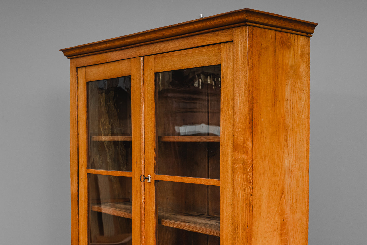 Biedermeier Schrägklappensekretär mit Vitrinenaufsatz in Ulme - 1.Hälfte des 19.Jahrhunderts