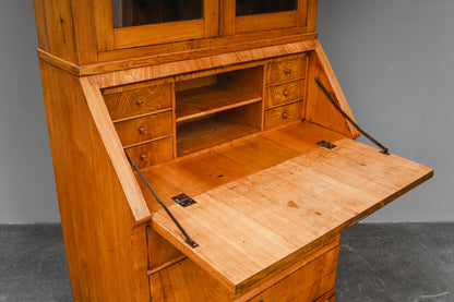 Biedermeier Schrägklappensekretär mit Vitrinenaufsatz in Ulme - 1.Hälfte des 19.Jahrhunderts
