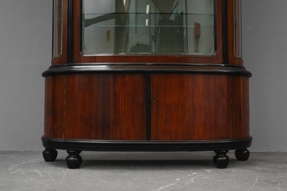 Art Déco Vitrinenschrank in Nussbaum - 1.Hälfte des 20.Jahrhunderts