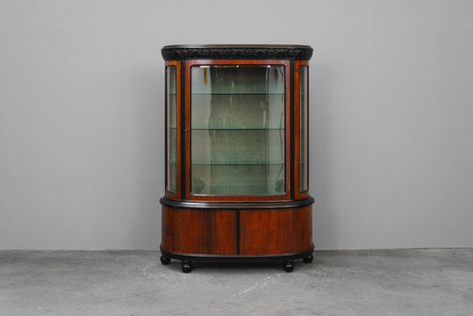Art Déco Vitrinenschrank in Nussbaum - 1.Hälfte des 20.Jahrhunderts