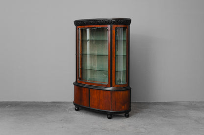 Art Déco Vitrinenschrank in Nussbaum - 1.Hälfte des 20.Jahrhunderts
