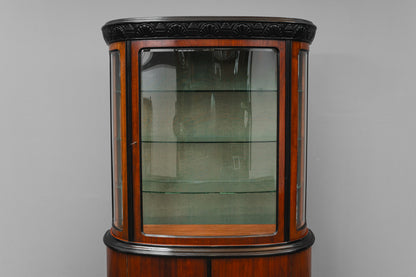 Art Déco Vitrinenschrank in Nussbaum - 1.Hälfte des 20.Jahrhunderts