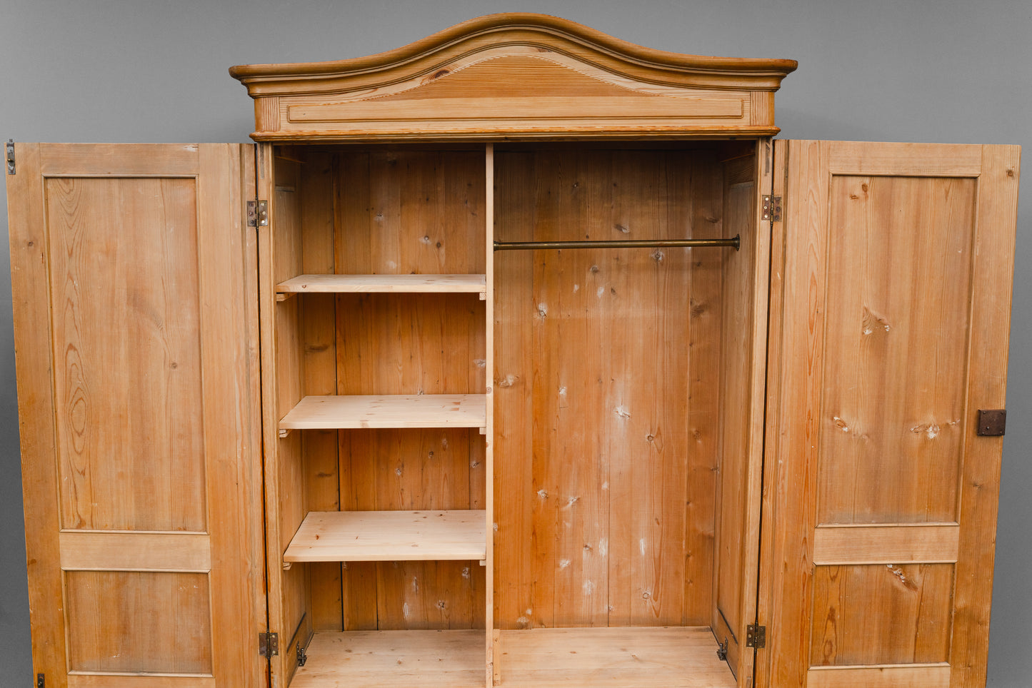 Jugendstil Kleiderschrank in Kiefer - Anfang des 20.Jahrhunderts