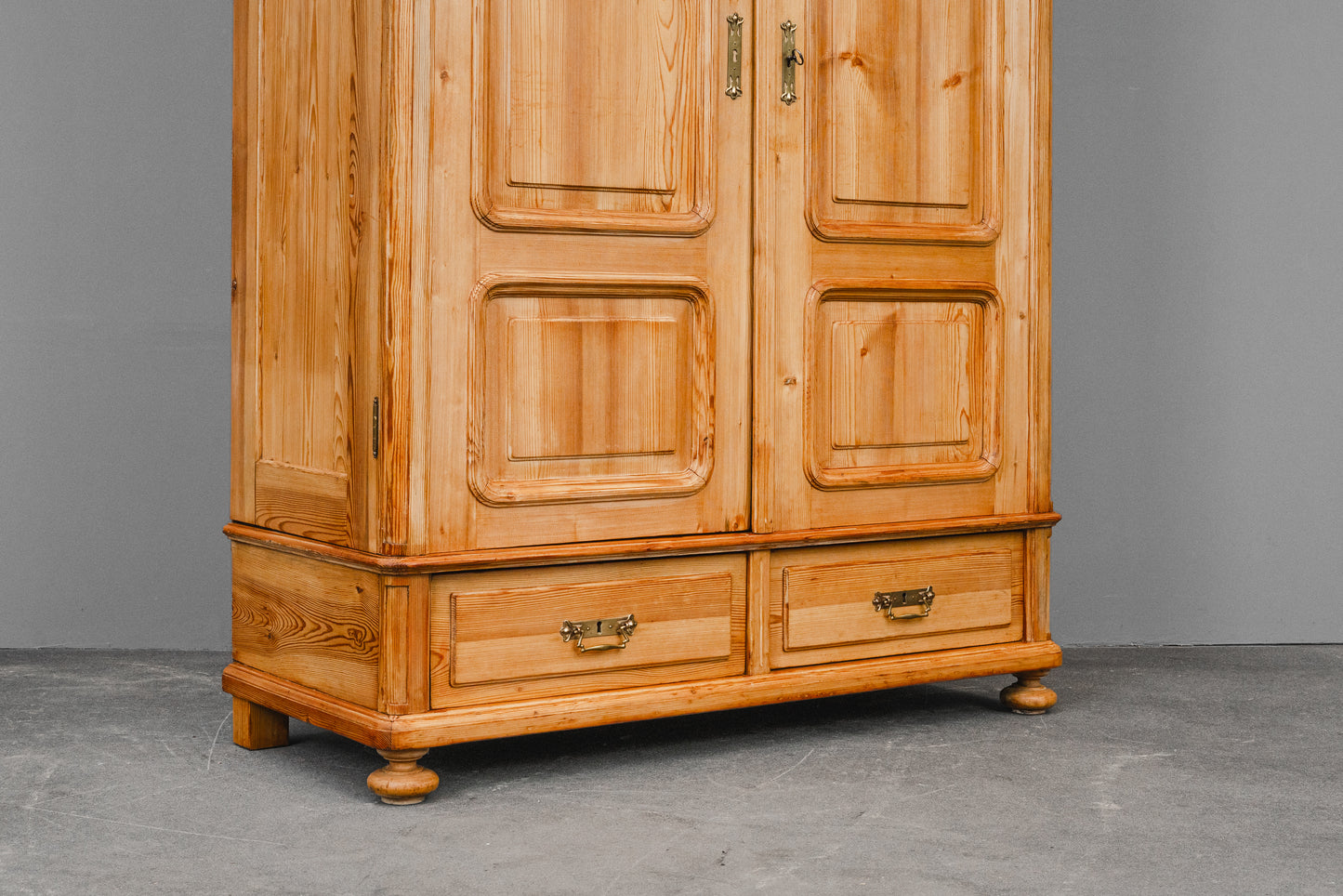 Jugendstil Kleiderschrank in Kiefer - Anfang des 20.Jahrhunderts