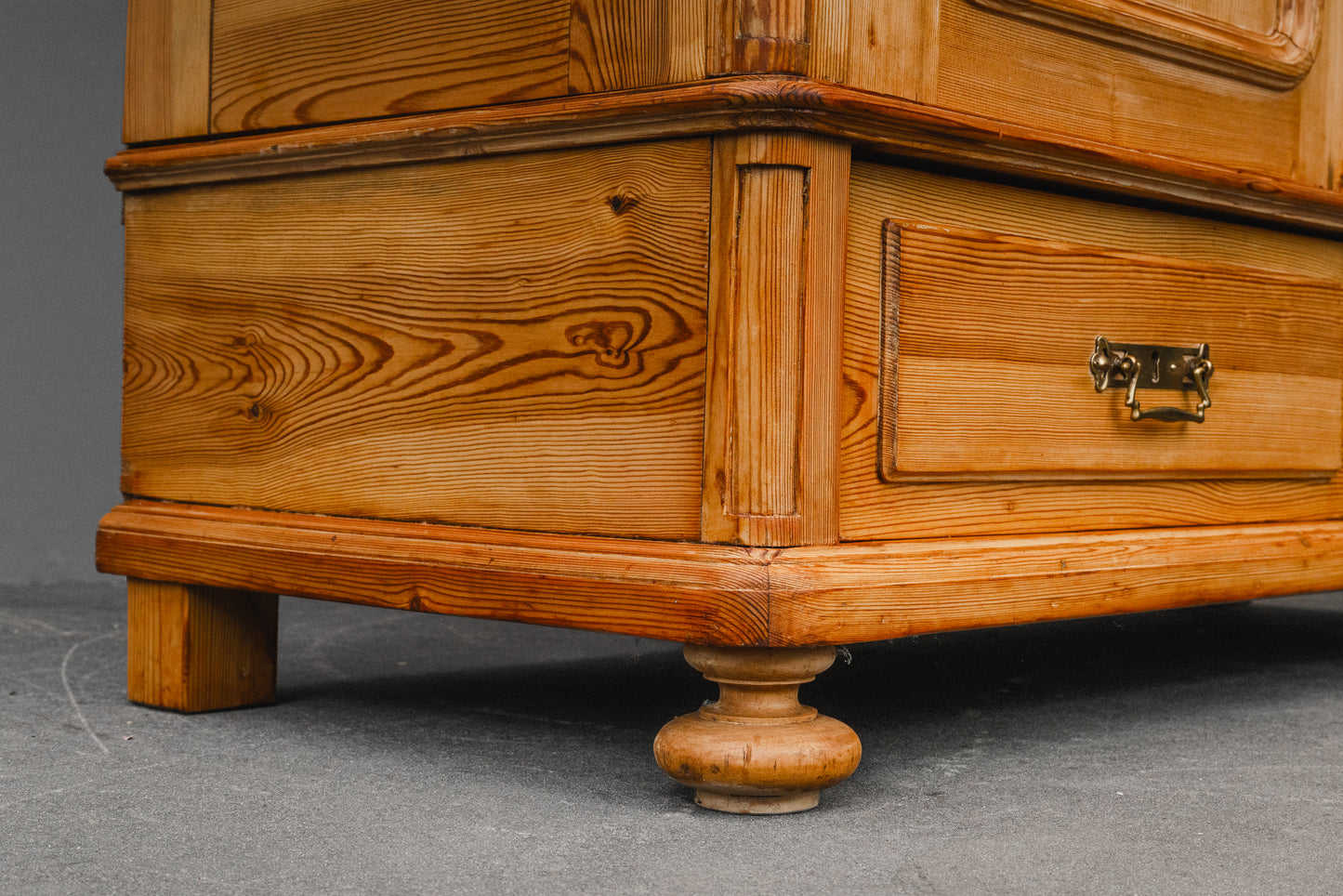 Jugendstil Kleiderschrank in Kiefer - Anfang des 20.Jahrhunderts