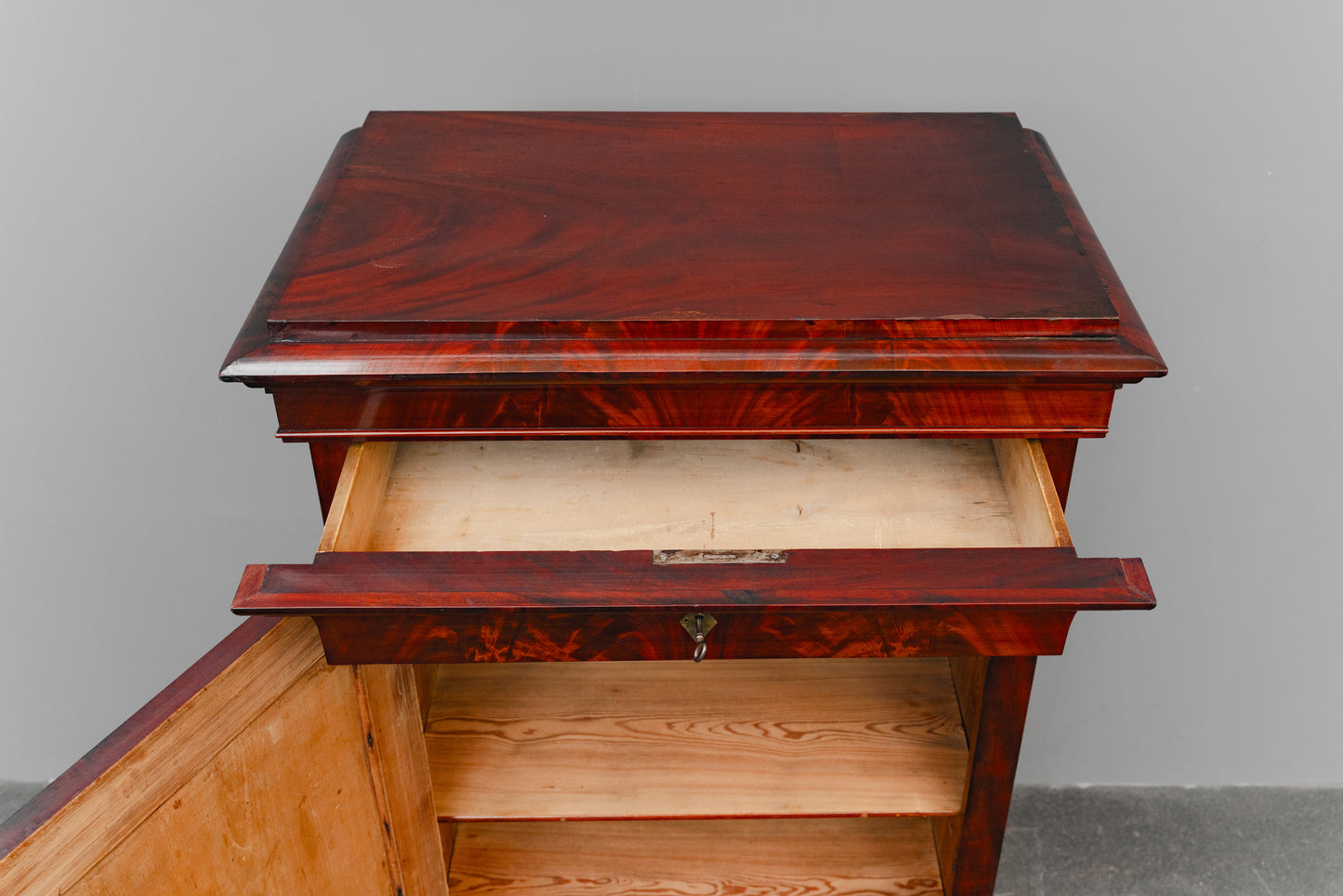 Biedermeier Vertiko in Mahagoni - 1.Hälfte des 19.Jahrhunderts