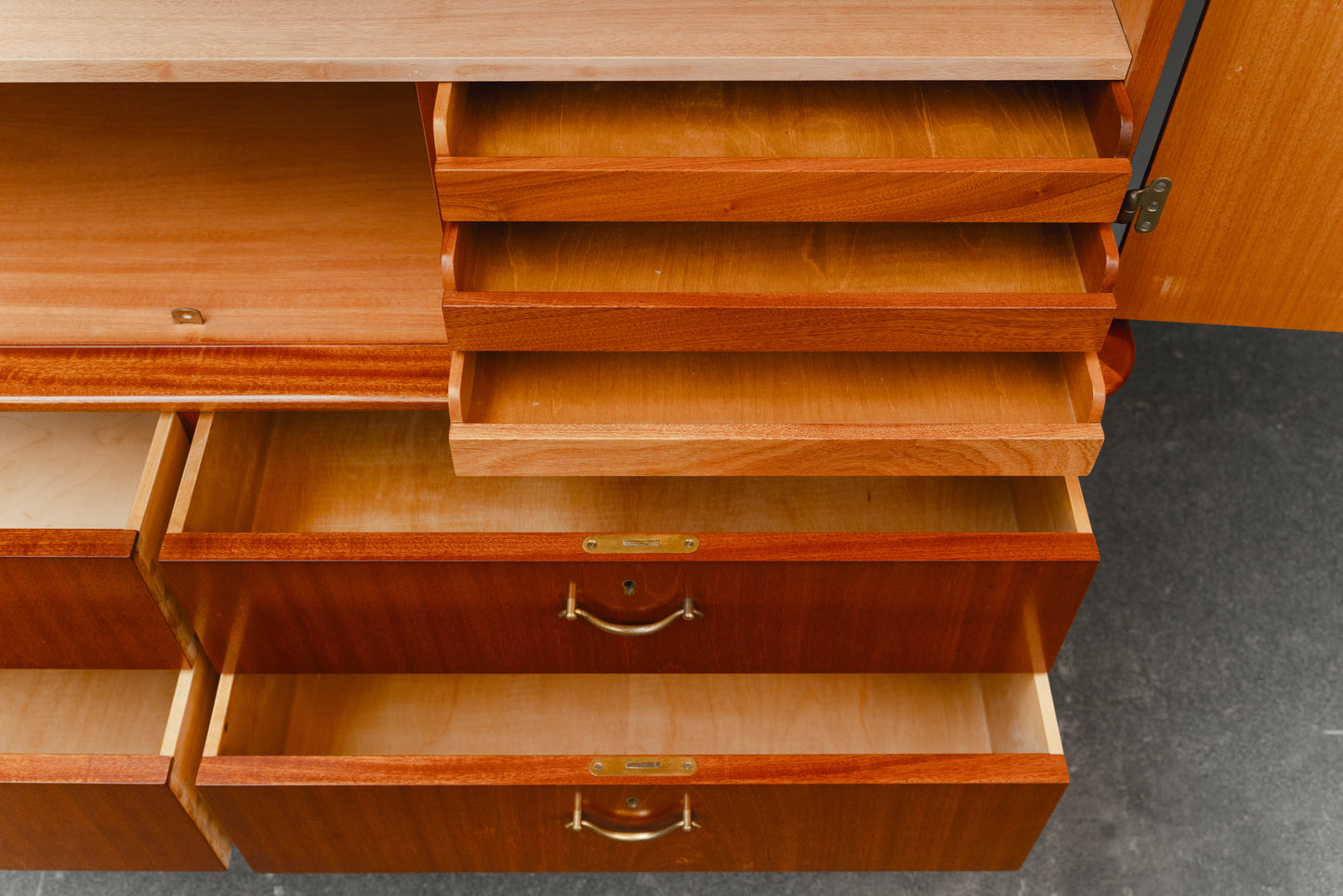 Mid-Century Highboard in Mahagoni - Mitte des 20.Jahrhunderts