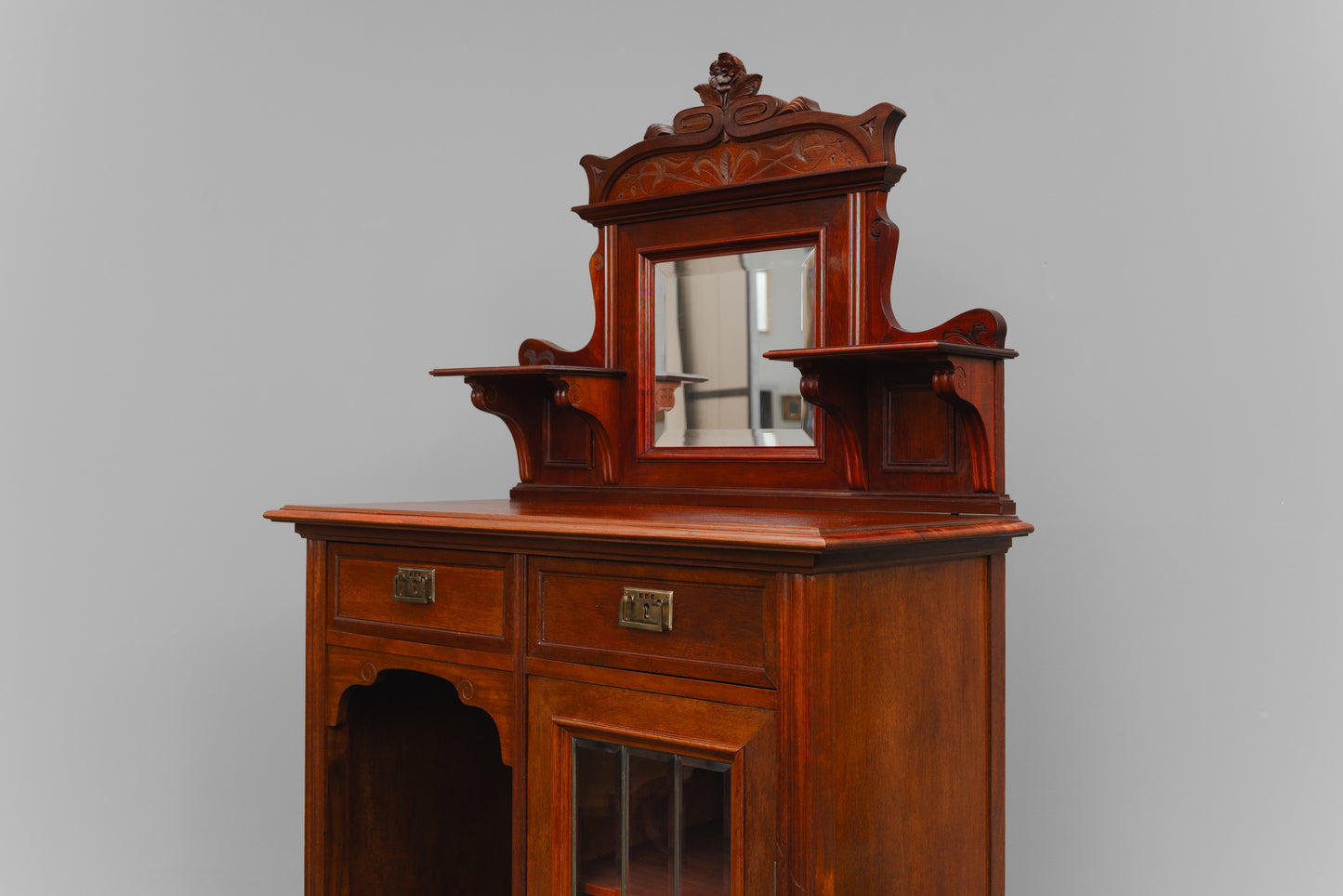 asymmetrisches Jugendstil Vertiko in Nussbaum - Anfang des 20.Jahrhunderts