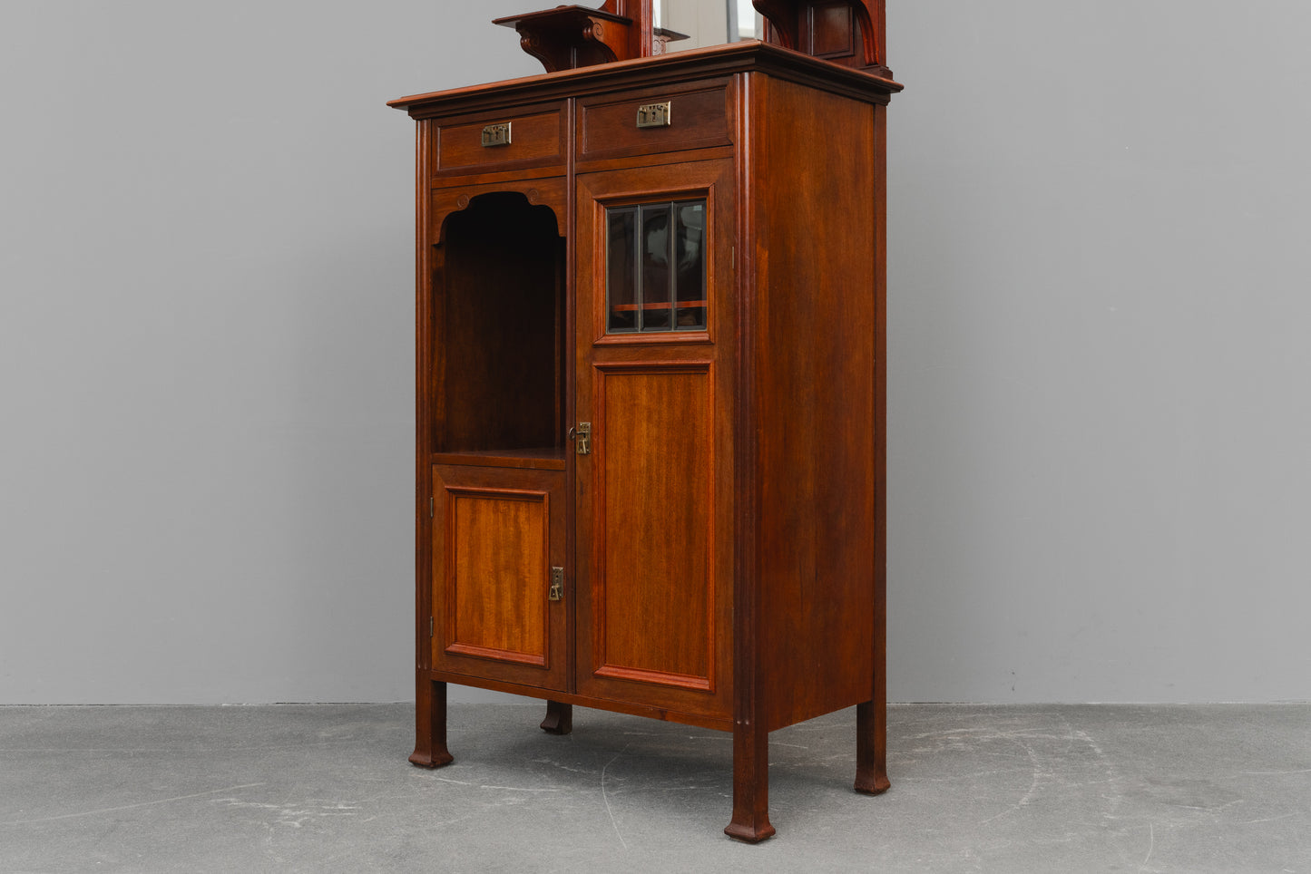 asymmetrisches Jugendstil Vertiko in Nussbaum - Anfang des 20.Jahrhunderts