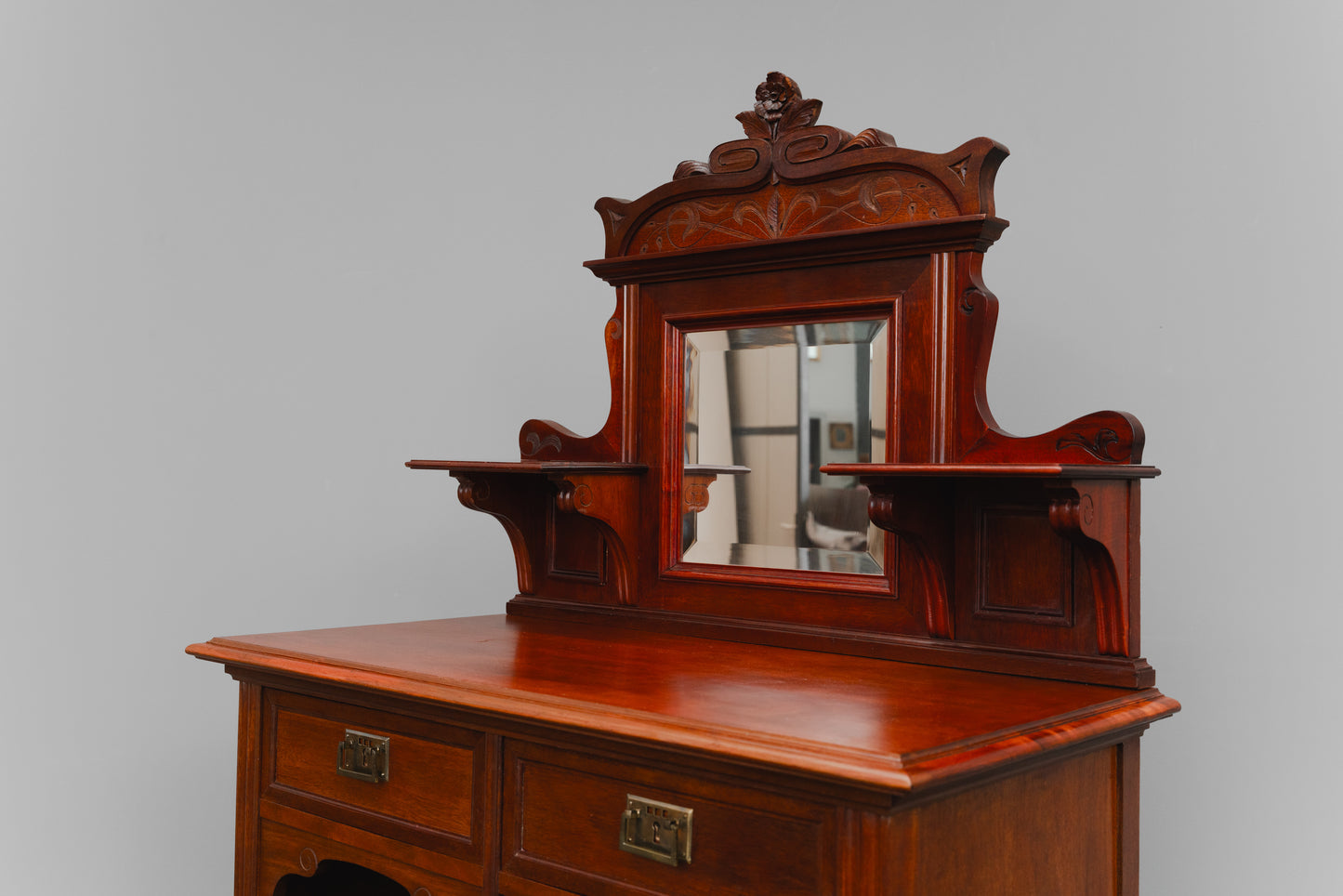 asymmetrisches Jugendstil Vertiko in Nussbaum - Anfang des 20.Jahrhunderts
