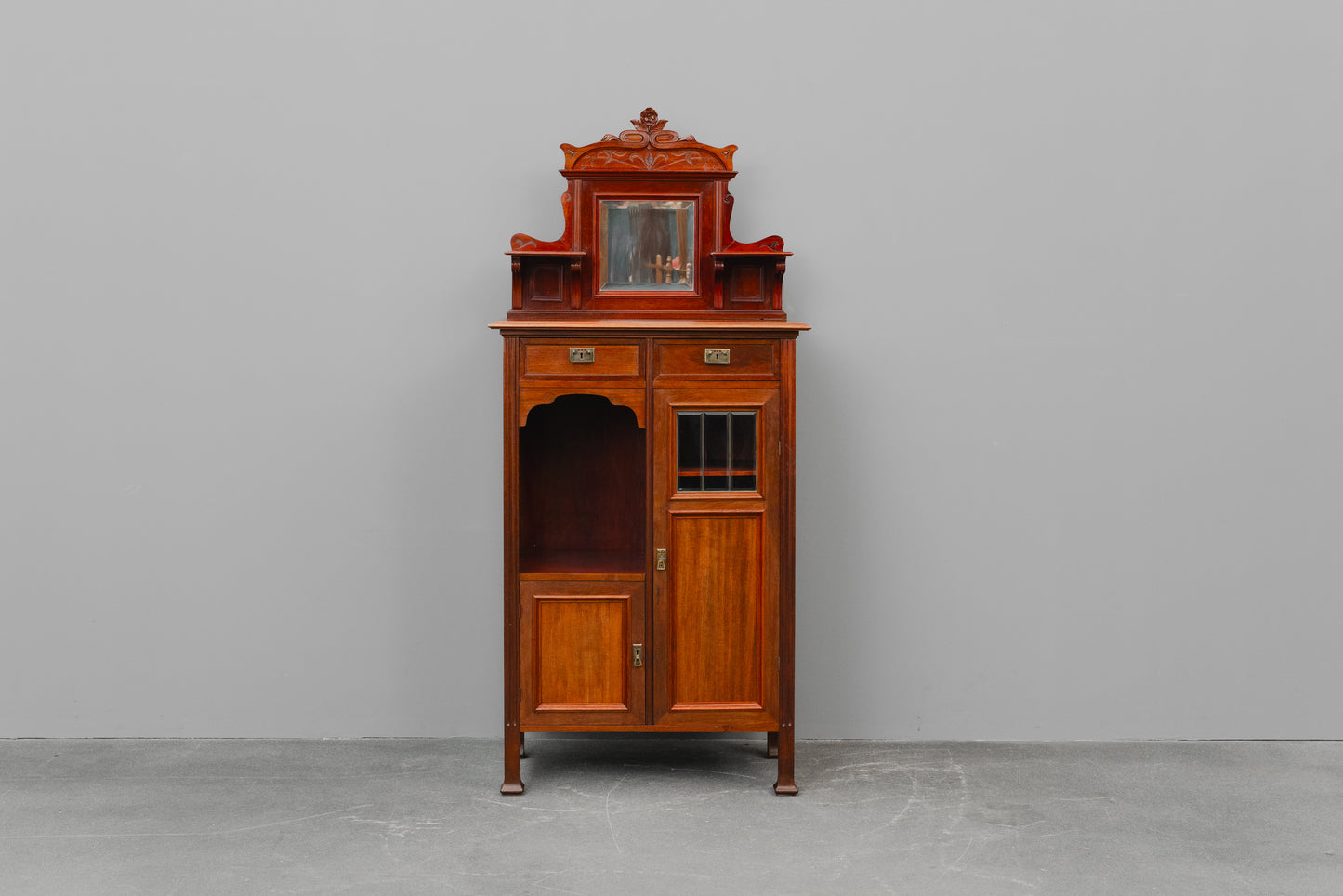 asymmetrisches Jugendstil Vertiko in Nussbaum - Anfang des 20.Jahrhunderts