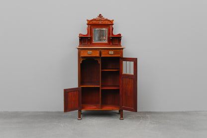 asymmetrisches Jugendstil Vertiko in Nussbaum - Anfang des 20.Jahrhunderts